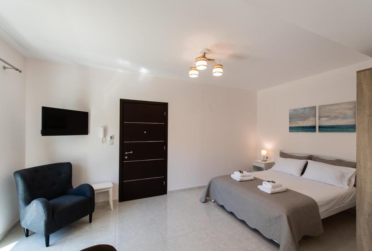 Bounatsa Studios & Apartments ニドリ エクステリア 写真